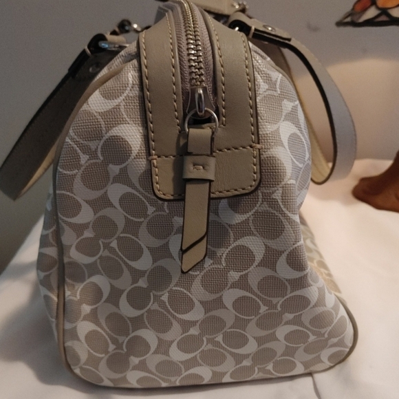 AUTHENTIC NWOT COACH CHELSEA BIAS SIGNATURE BAG - Picture 6 of 9